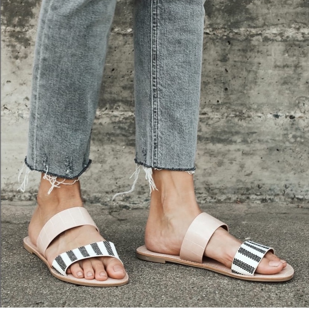 Qupid Sarah Croc Pattern Slide Sandals Beige Gray Size 8